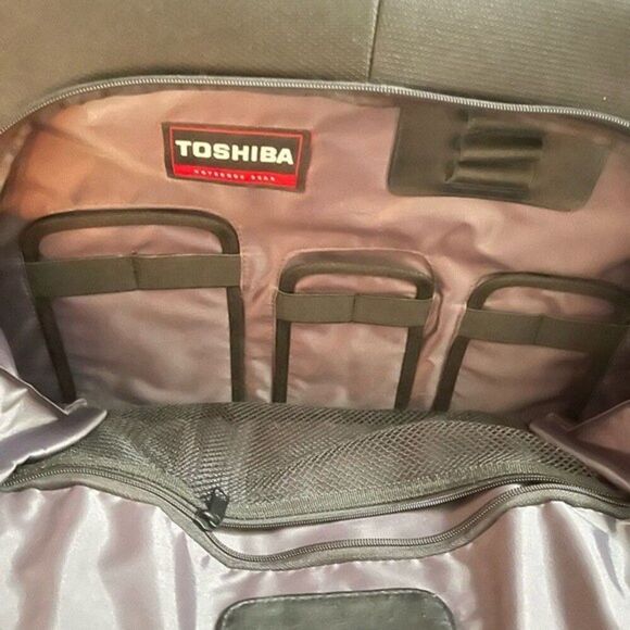 Toshiba Black & Gray Laptop Computer Bag - Picture 5 of 6